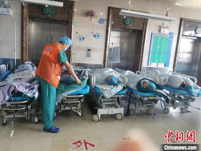 河内1.5分彩:内蒙古青年医疗志愿者:让青春闪着光