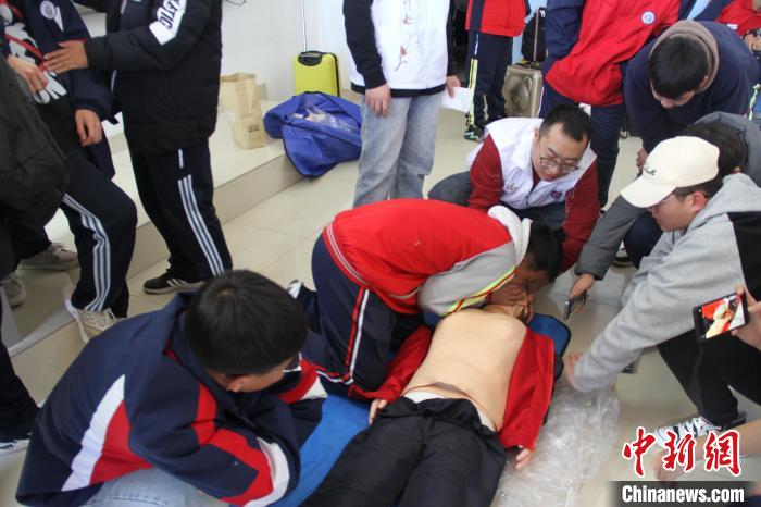 河内1.5分彩:内蒙古青年医疗志愿者:让青春闪着光